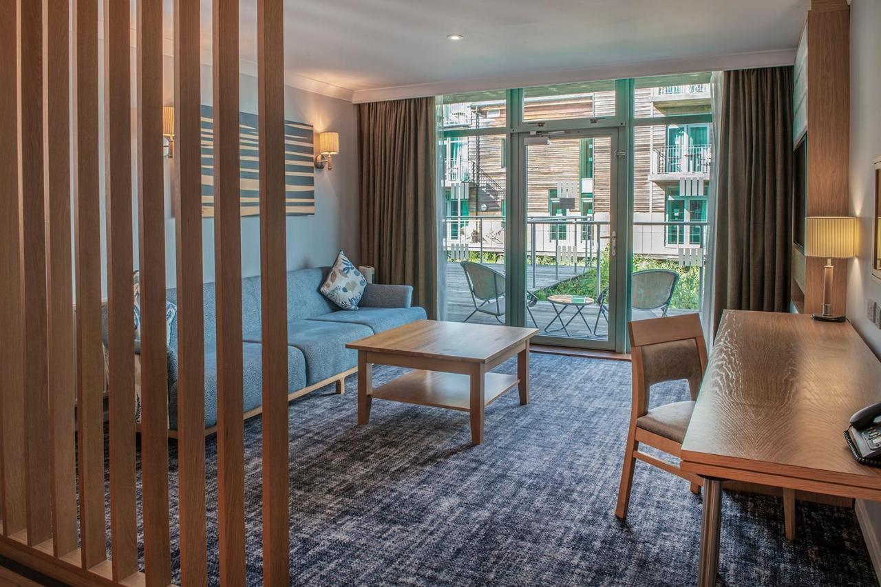 De Vere Cotswold Water Park Apartments Сайърънсестър Екстериор снимка