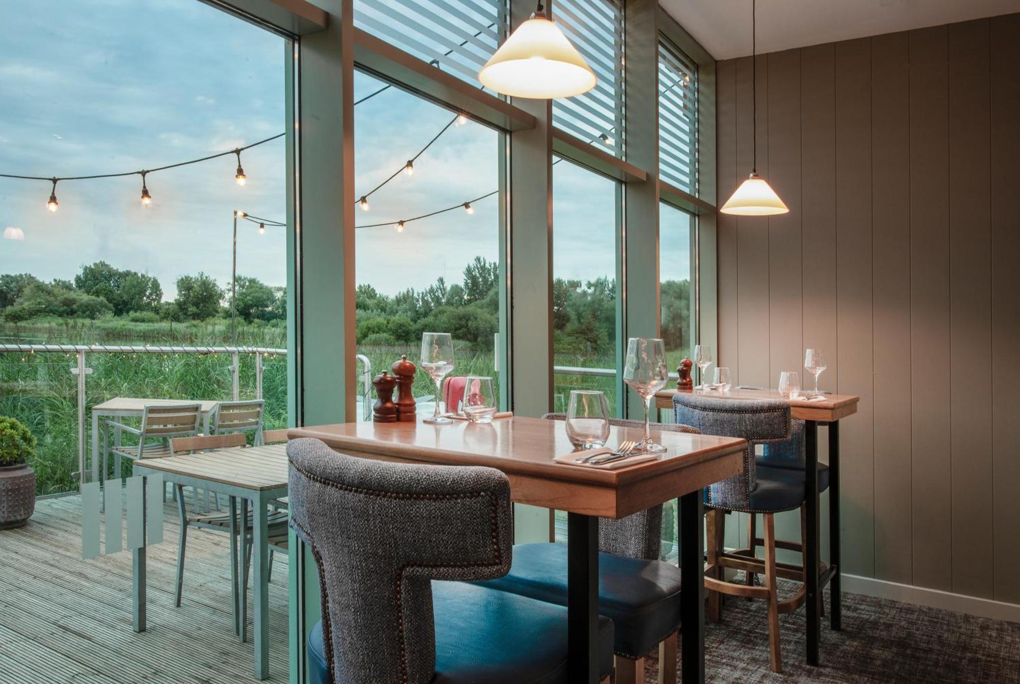 De Vere Cotswold Water Park Apartments Сайърънсестър Екстериор снимка