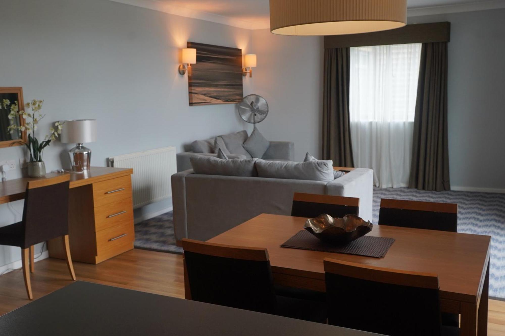 De Vere Cotswold Water Park Apartments Сайърънсестър Екстериор снимка