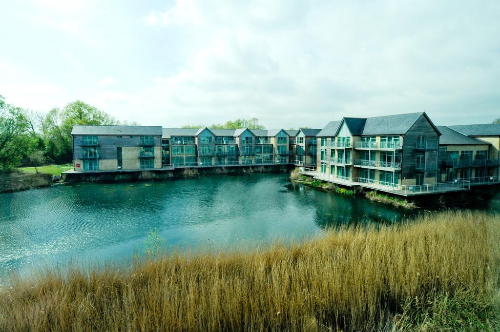 De Vere Cotswold Water Park Apartments Сайърънсестър Екстериор снимка