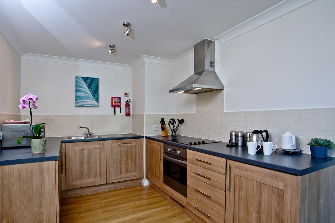 De Vere Cotswold Water Park Apartments Сайърънсестър Екстериор снимка