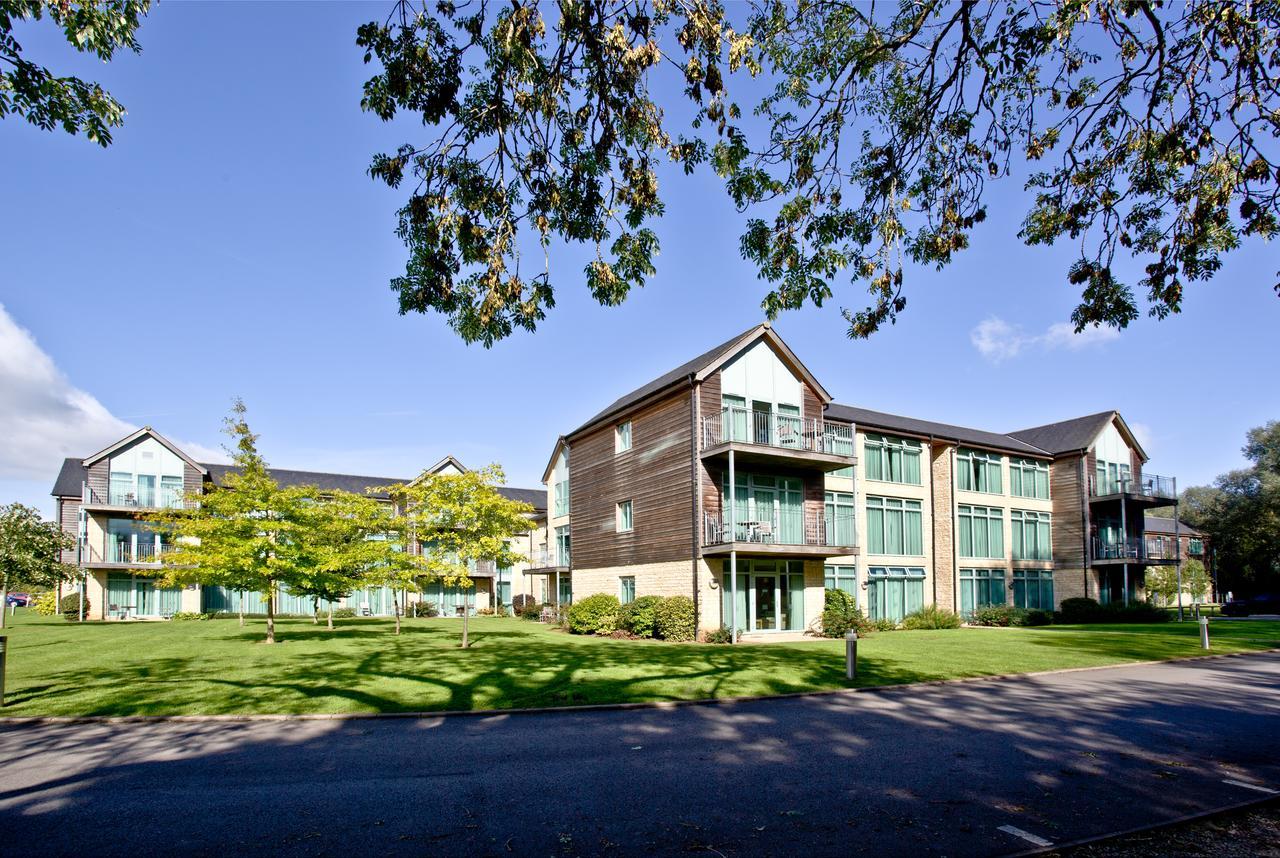 De Vere Cotswold Water Park Apartments Сайърънсестър Екстериор снимка